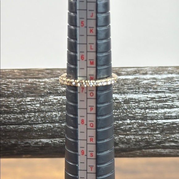 Elegant Gold and Brilliants Women's Ring - Picture 4 of 4